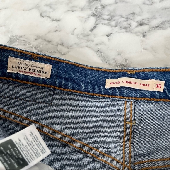 Levi’s Premium Denim RIBCAGE Straight Ankle Jeans In Jeans Color Women’s Size 30 - Picture 12 of 16